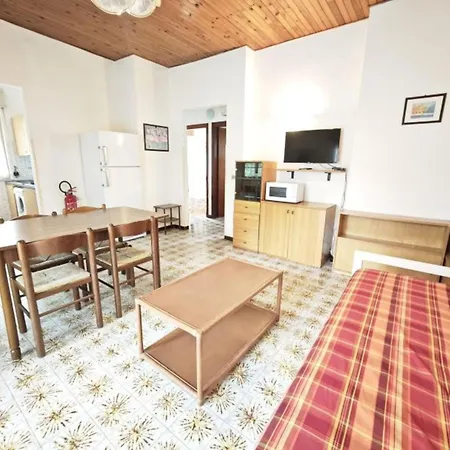Charming With Furnished Patio In Lignano شقة *
