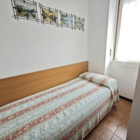 Charming With Furnished Patio In Lignano Διαμέρισμα *