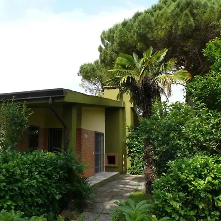 Charming With Furnished Patio In Lignano Διαμέρισμα *