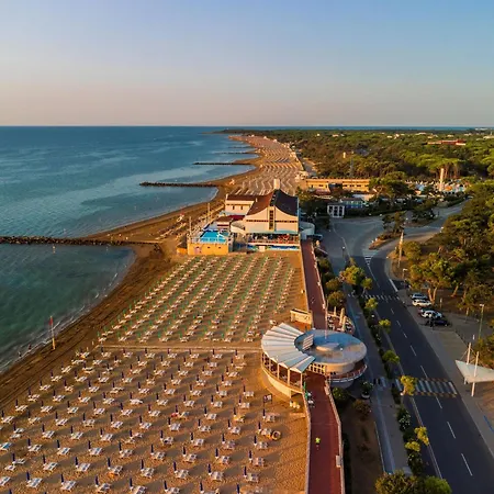 Charming With Furnished Patio In Lignano *