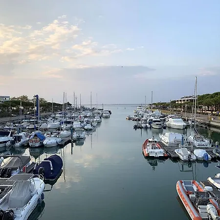 Charming With Furnished Patio In Lignano * Λινιάνο Σαμπιαντόρο